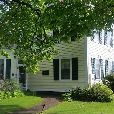 Strong House Inn Vergennes Экстерьер фото