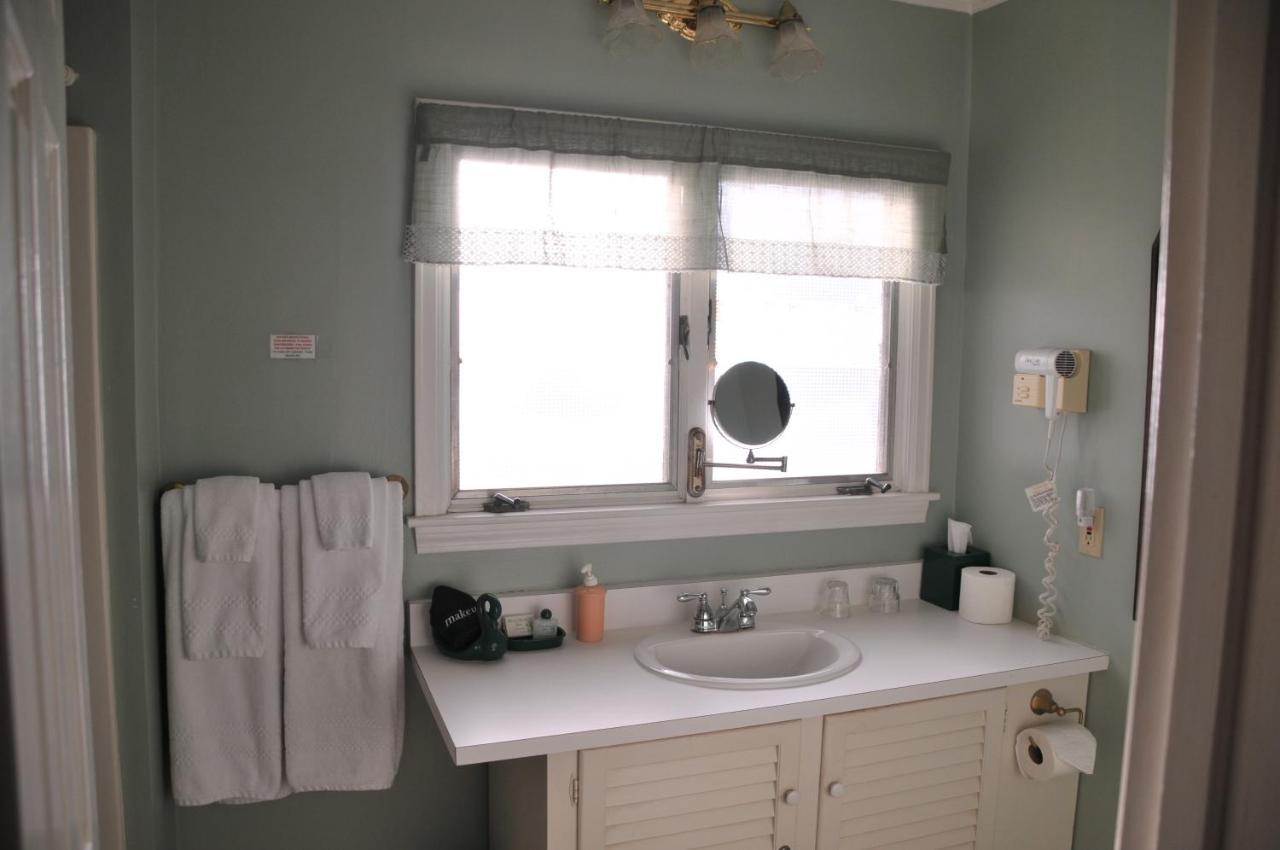 Strong House Inn Vergennes Экстерьер фото