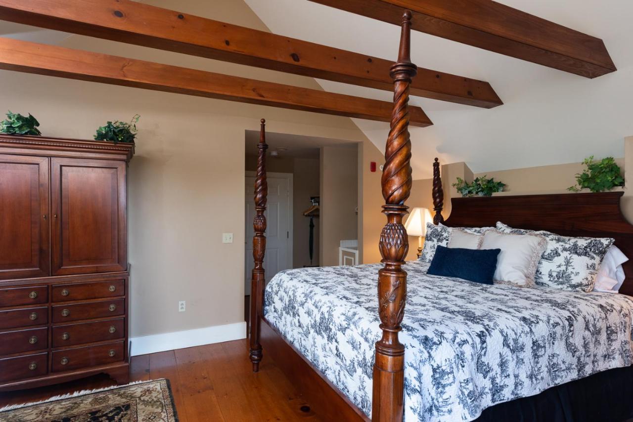 Strong House Inn Vergennes Экстерьер фото