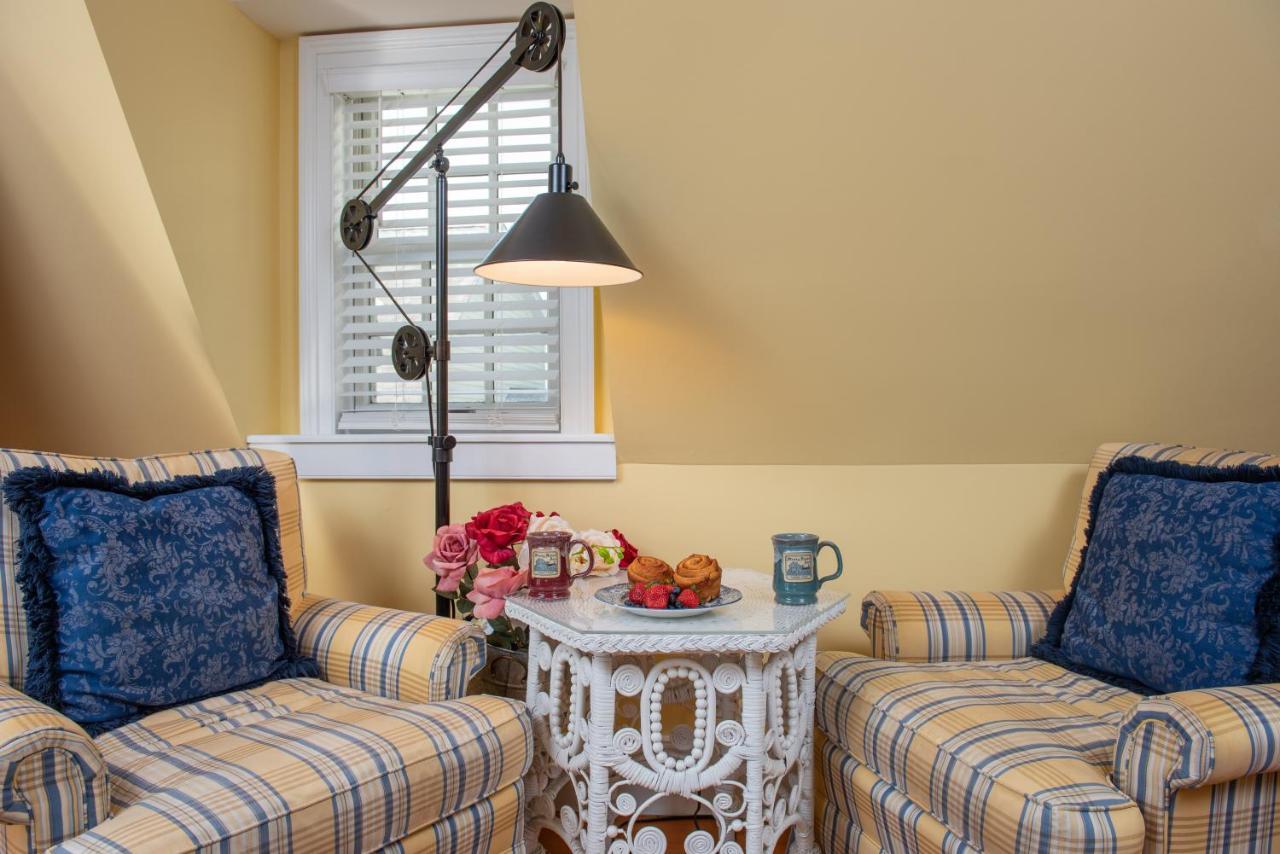 Strong House Inn Vergennes Экстерьер фото