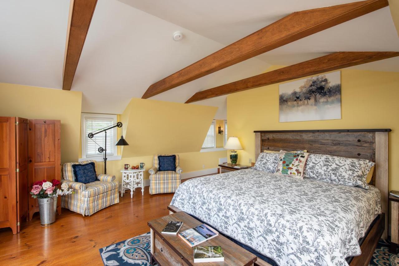 Strong House Inn Vergennes Экстерьер фото