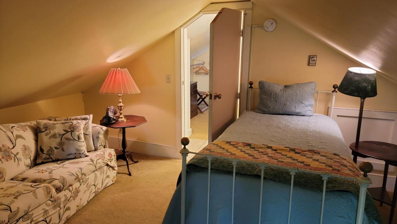 Strong House Inn Vergennes Экстерьер фото