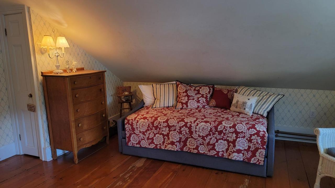 Strong House Inn Vergennes Экстерьер фото