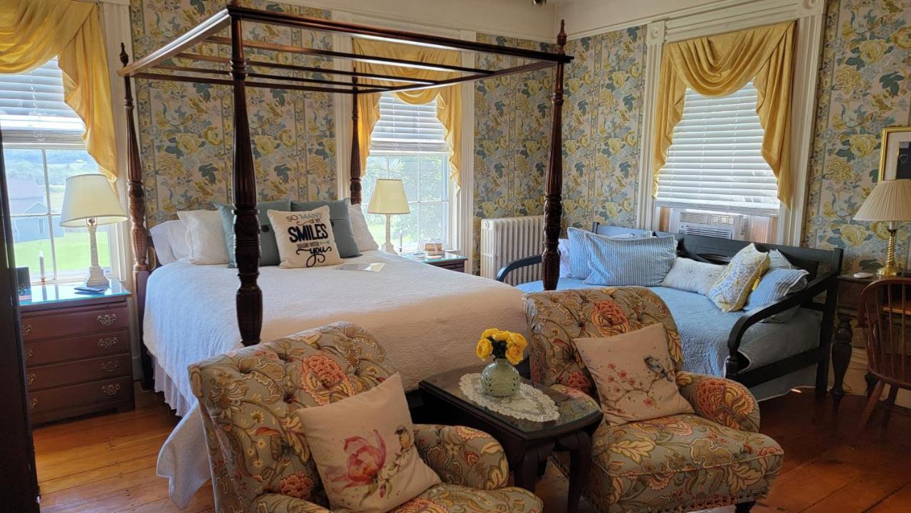 Strong House Inn Vergennes Экстерьер фото