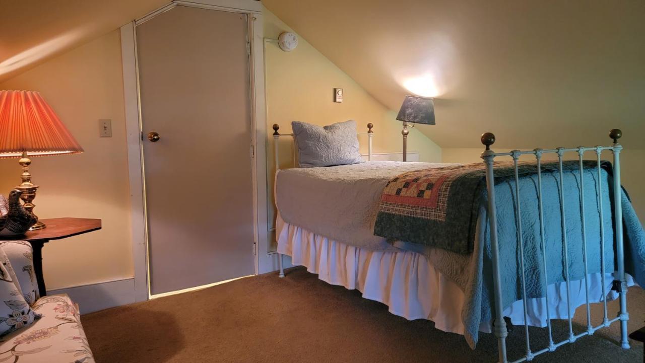 Strong House Inn Vergennes Экстерьер фото