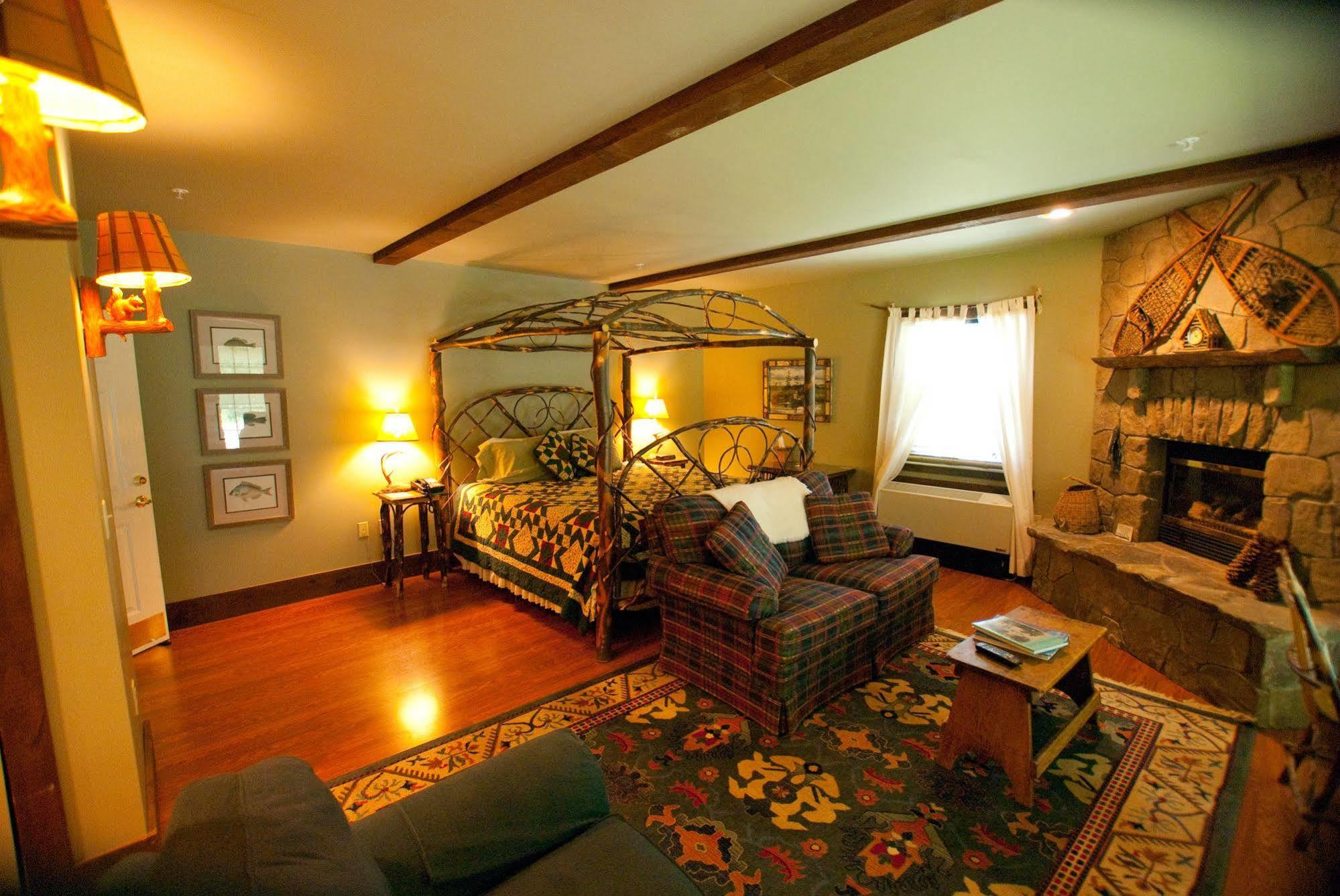 Strong House Inn Vergennes Экстерьер фото