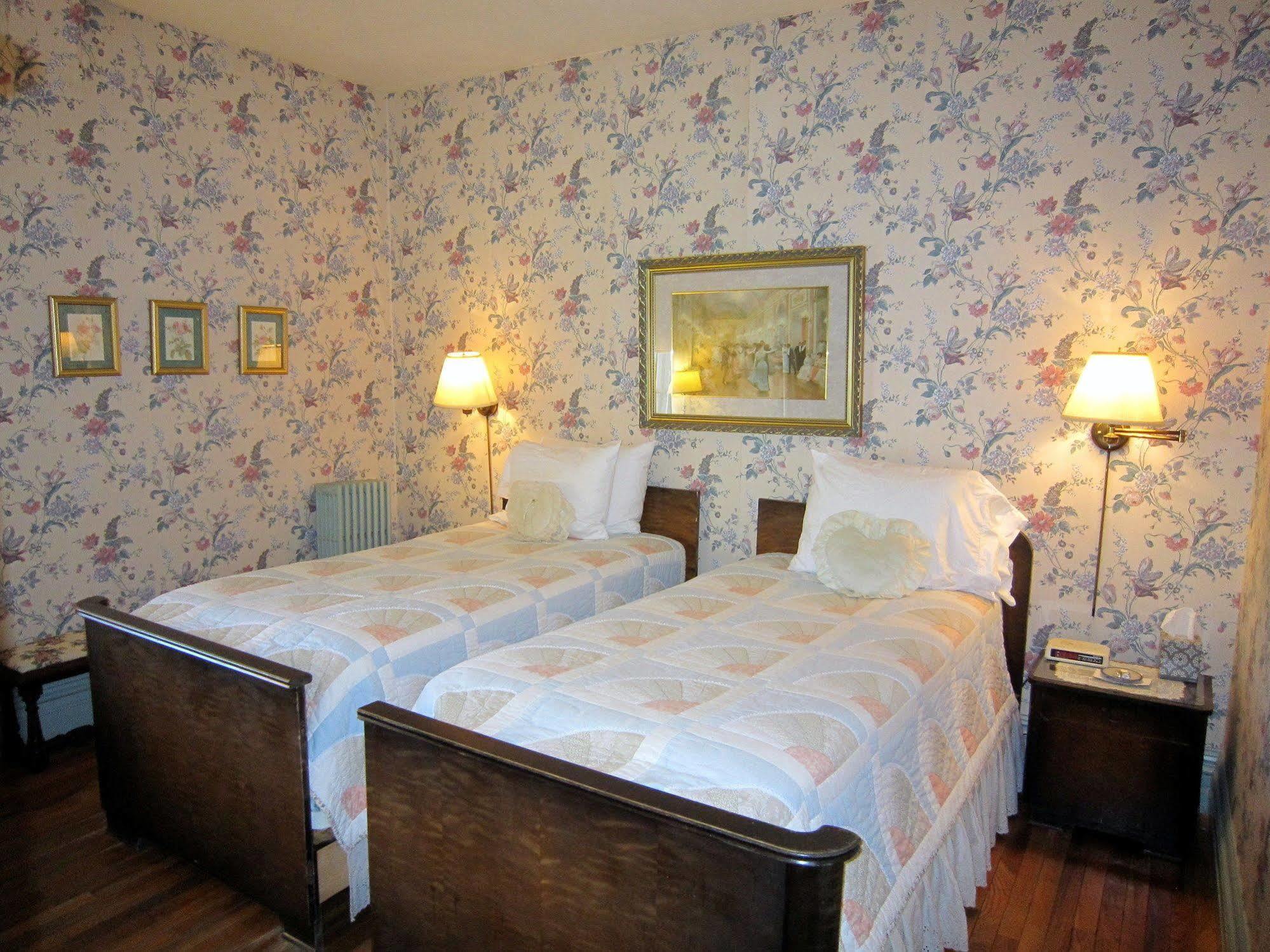 Strong House Inn Vergennes Экстерьер фото