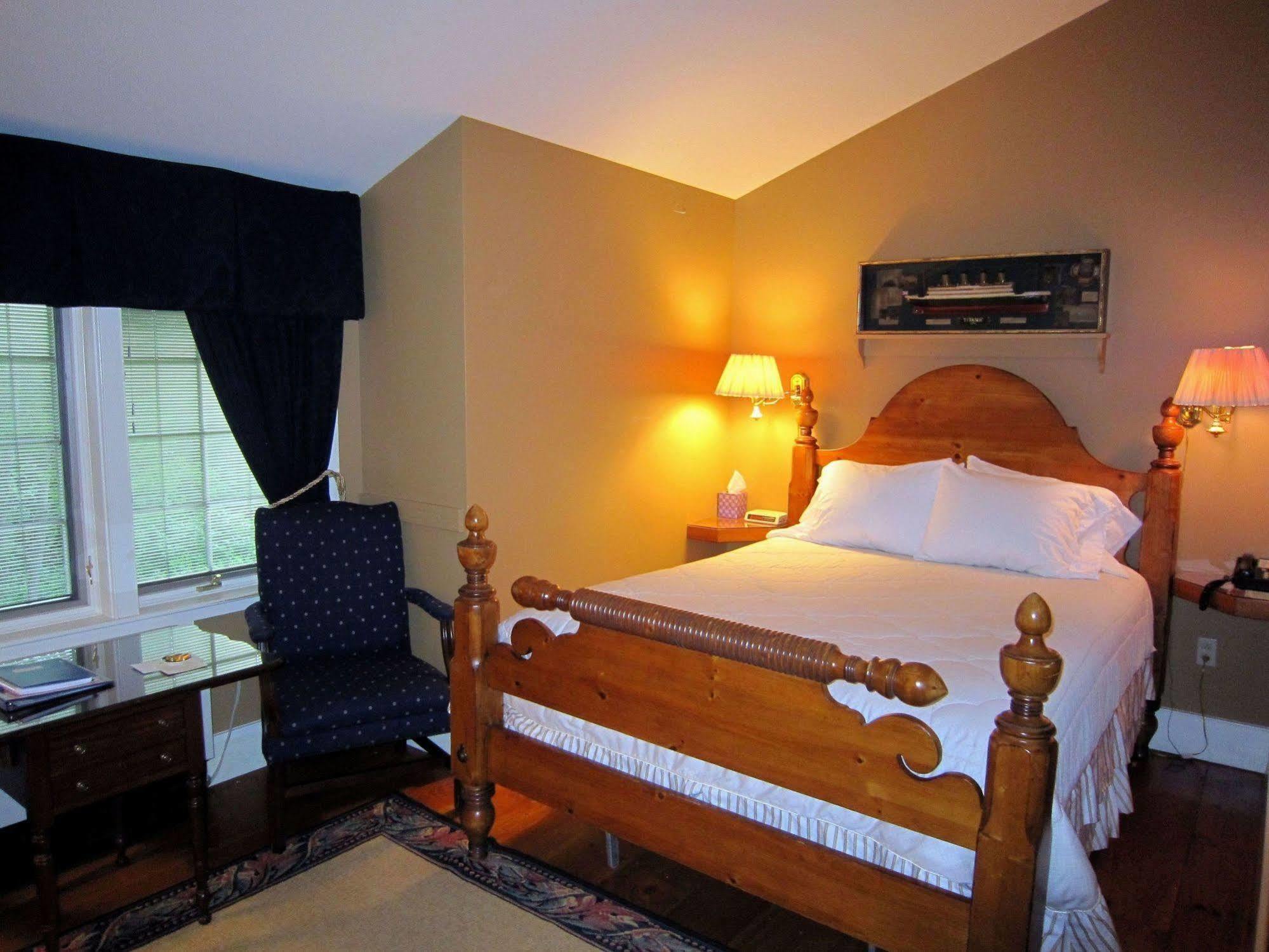 Strong House Inn Vergennes Экстерьер фото