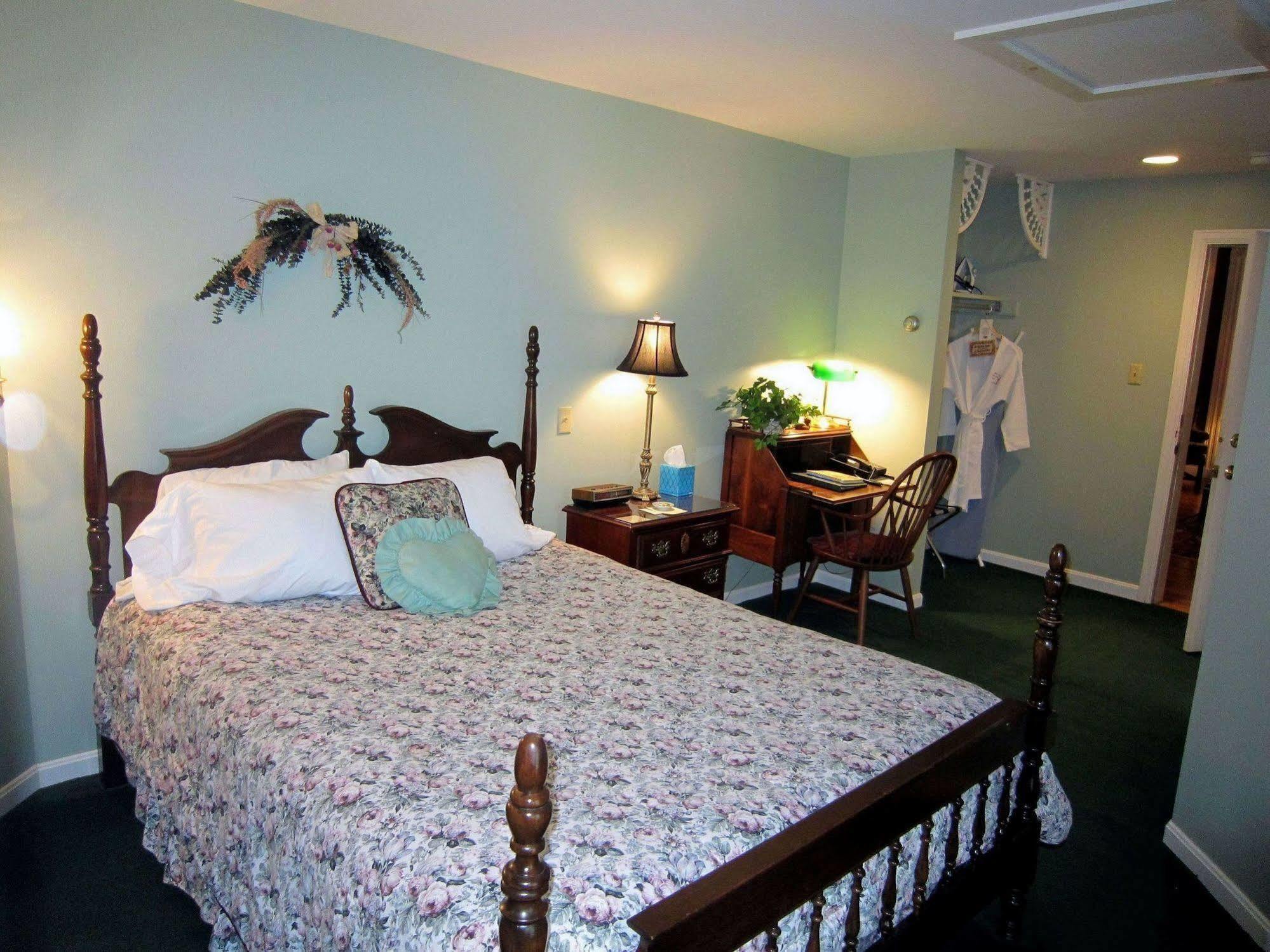 Strong House Inn Vergennes Экстерьер фото
