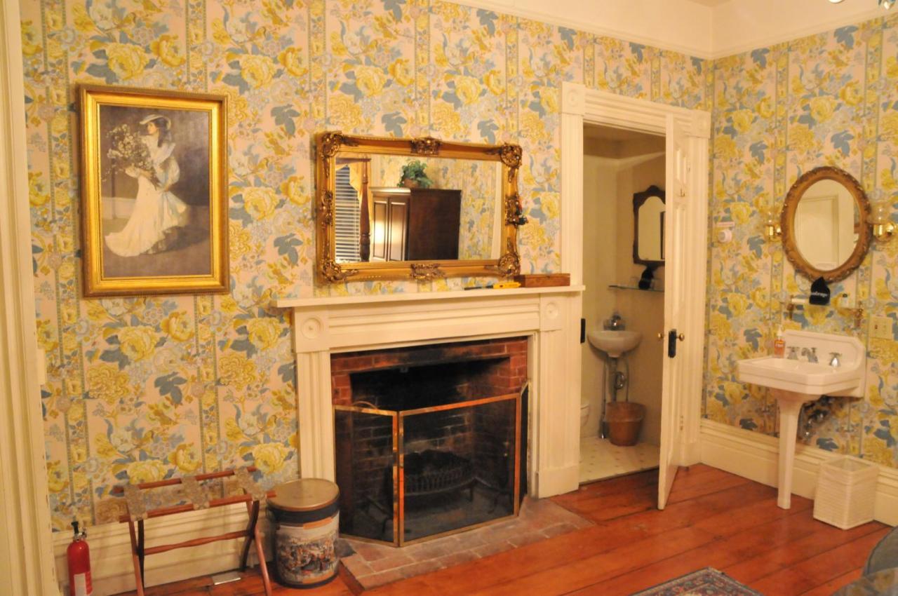 Strong House Inn Vergennes Экстерьер фото